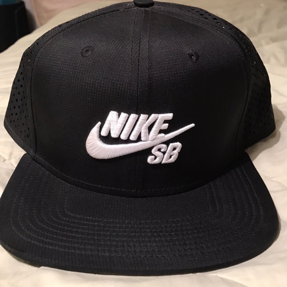 Nike Other - Nike SB Mesh SnapBack Hat